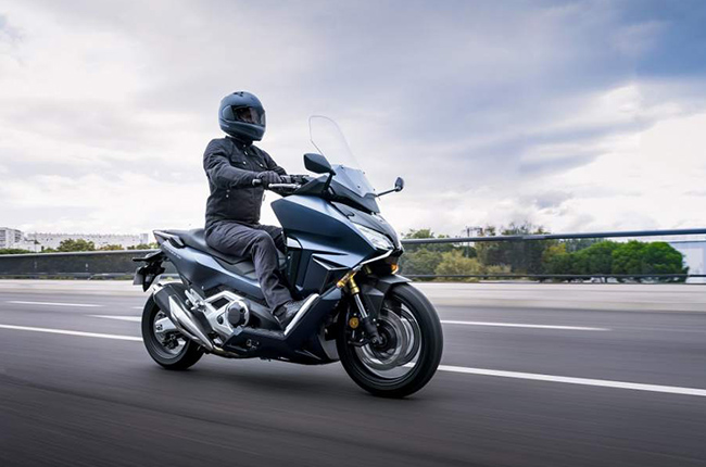 Honda Unveils Its New Forza 750 Maxiscooter Motodeal Honda Unveils Its New Forza 750 Maxiscooter Motodeal