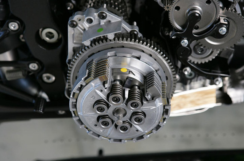 What is a slipper clutch and do you really need one? | MotoDeal