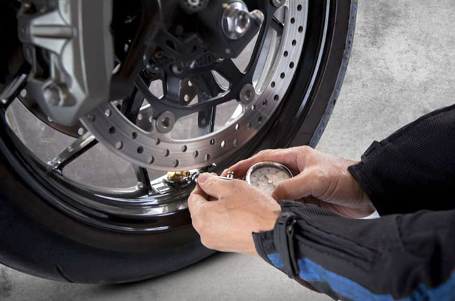 How to check your motorcycle's tire pressure | MotoDeal