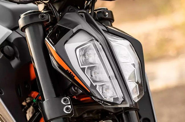 KTM gives the 200 Duke a new LED headlight