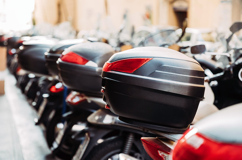 Detectar Bolsa Golpe fuerte How to choose a motorcycle top box | MotoDeal